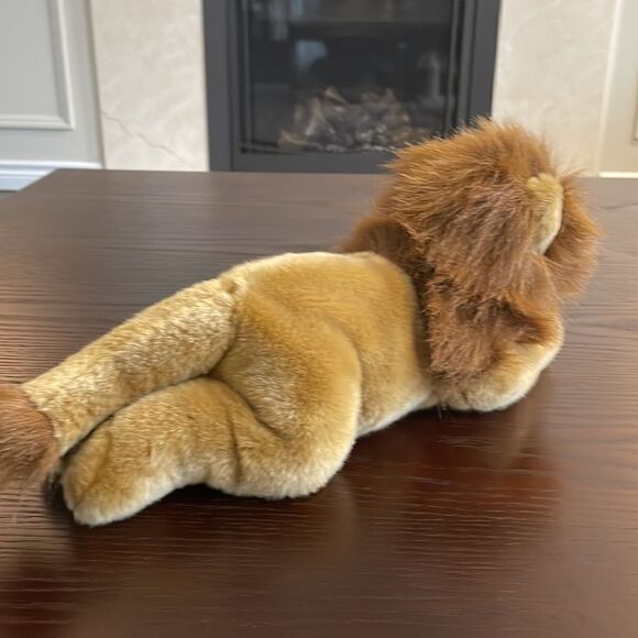 Yomiko Classic Lion Plush Toy Stuffed Animal Excellent Condition 17” long - Picture 6 of 7